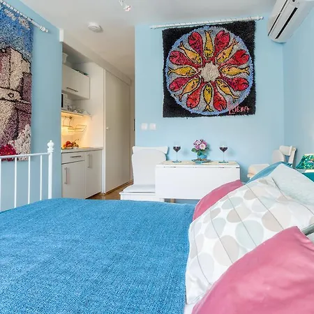 Gostinjska kuća Main Square 4*