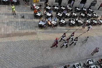 Main Square Pensión 4*