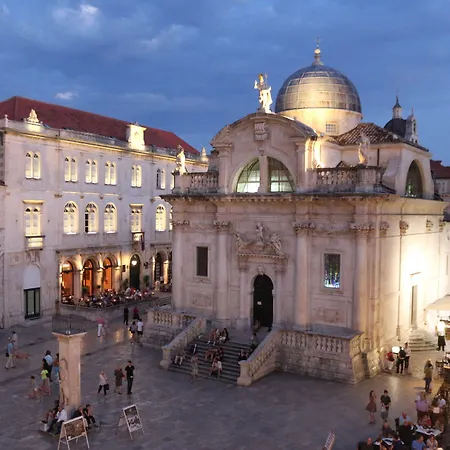 Main Square 4*