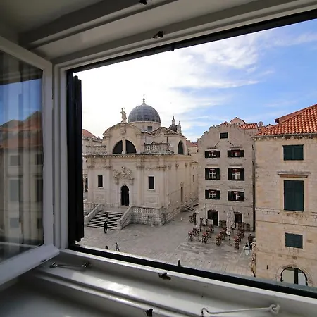 Main Square 4*