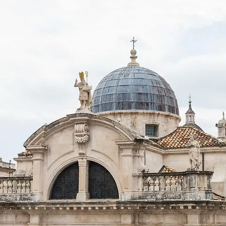 Gasthuis Main Square 4*