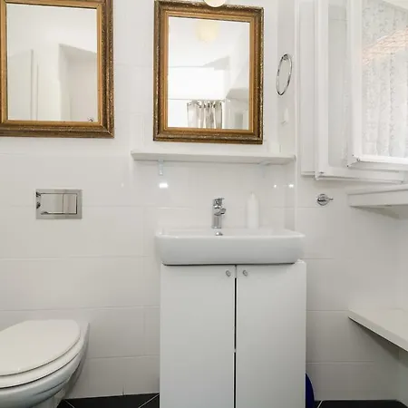 بيت ضيافة Main Square